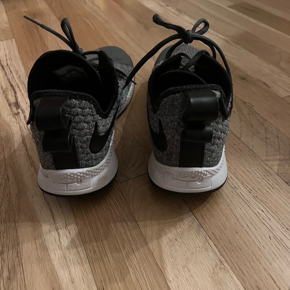 LeBron Witness 3 Nike Air Sneakers - Picture 5 of 12